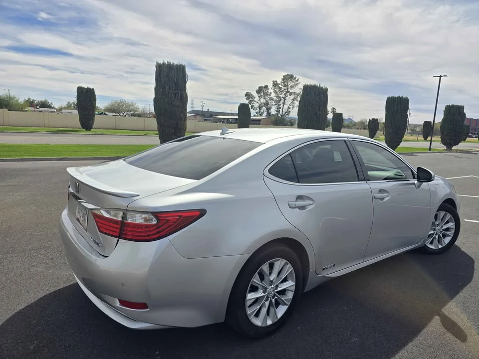 2013 Lexus ES 6th Gen - Image 5 of 19