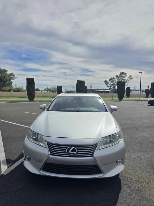 2013 Lexus ES 6th Gen - Image 8 of 19