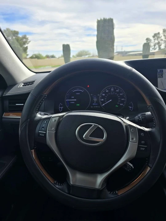 2013 Lexus ES 6th Gen - Image 13 of 19