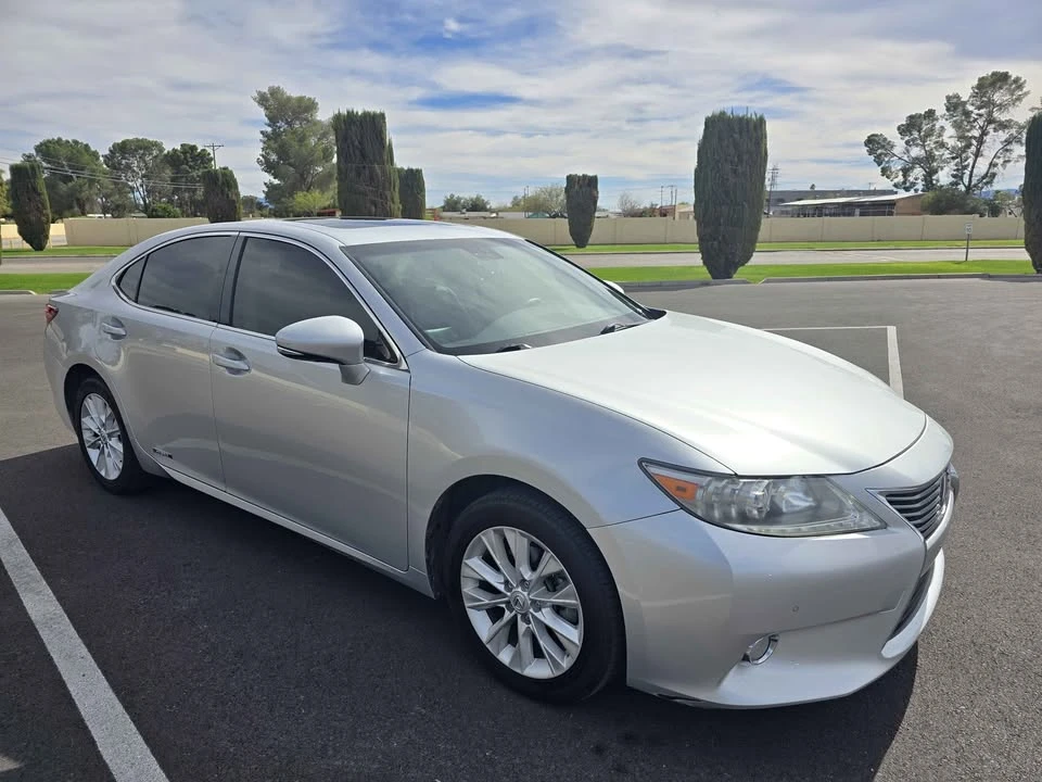 2013 Lexus ES 6th Gen - Image 7 of 19