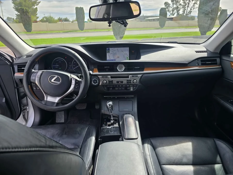 2013 Lexus ES 6th Gen - Image 12 of 19
