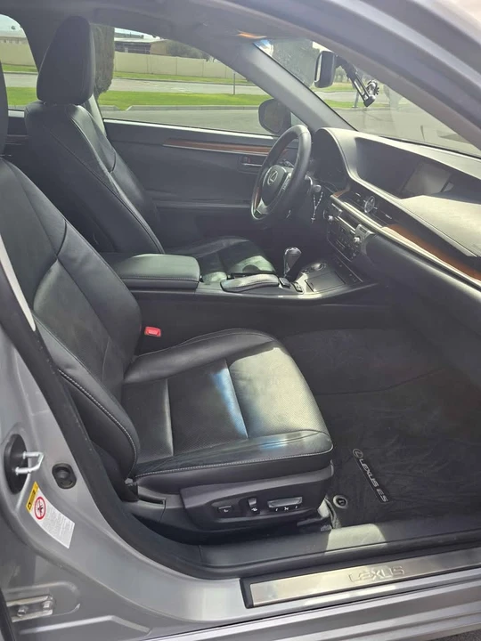 2013 Lexus ES 6th Gen - Image 16 of 19
