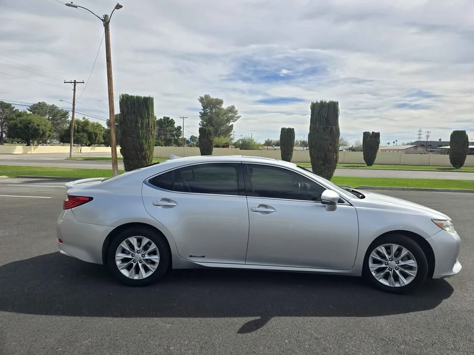 2013 Lexus ES 6th Gen - Image 6 of 19