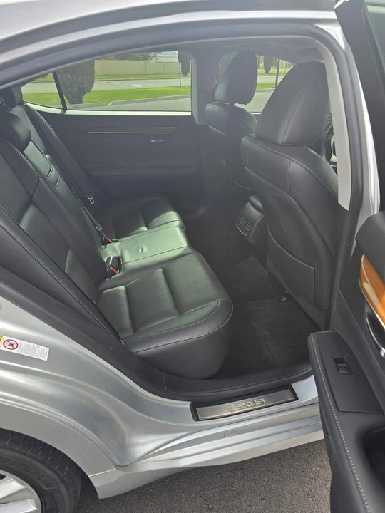 2013 Lexus ES 6th Gen - Image 17 of 19