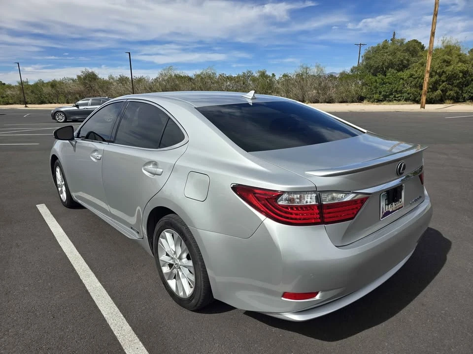 2013 Lexus ES 6th Gen - Image 3 of 19