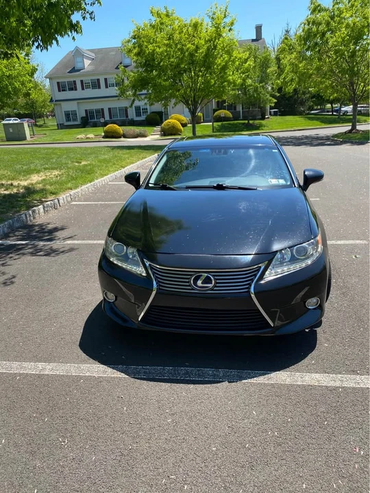 2013 Lexus ES 6th Gen - Image 4 of 11