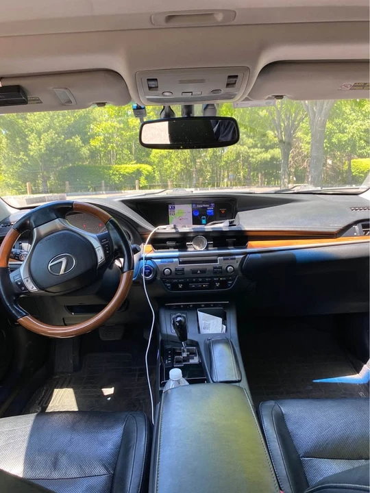 2013 Lexus ES 6th Gen - Image 8 of 11