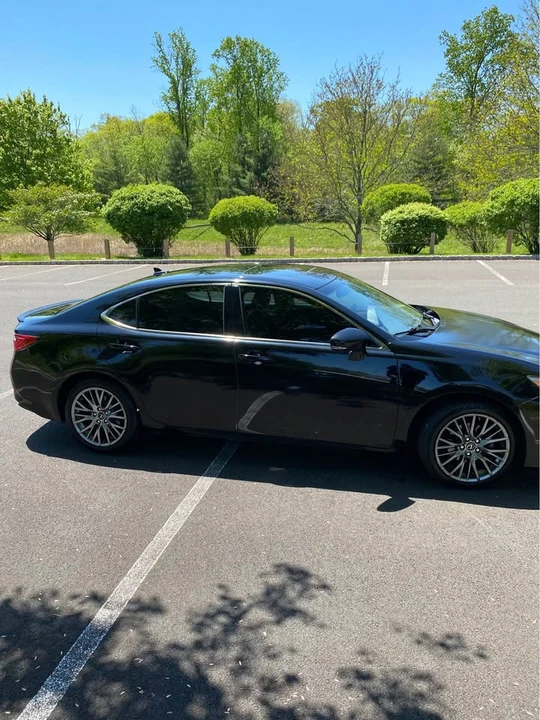 2013 Lexus ES 6th Gen - Image 2 of 11