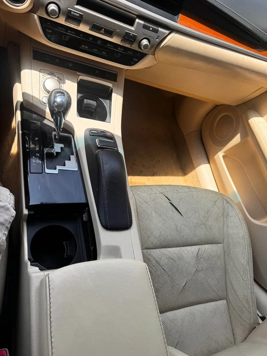 2013 Lexus ES 6th Gen - Image 6 of 13