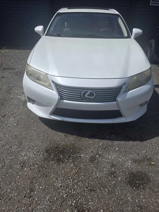 2013 Lexus ES 6th Gen - Image 3 of 6
