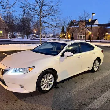 2013 Lexus ES 300h Sedan
