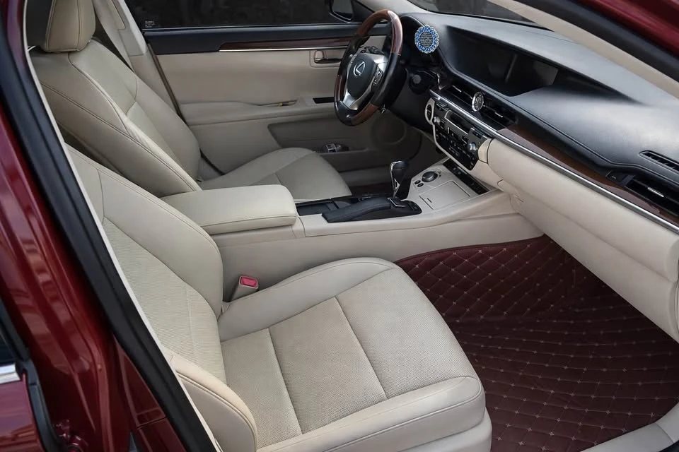 2013 Lexus ES 6th Gen - Image 2 of 10