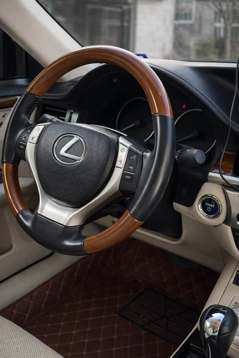 2013 Lexus ES 6th Gen - Image 4 of 10