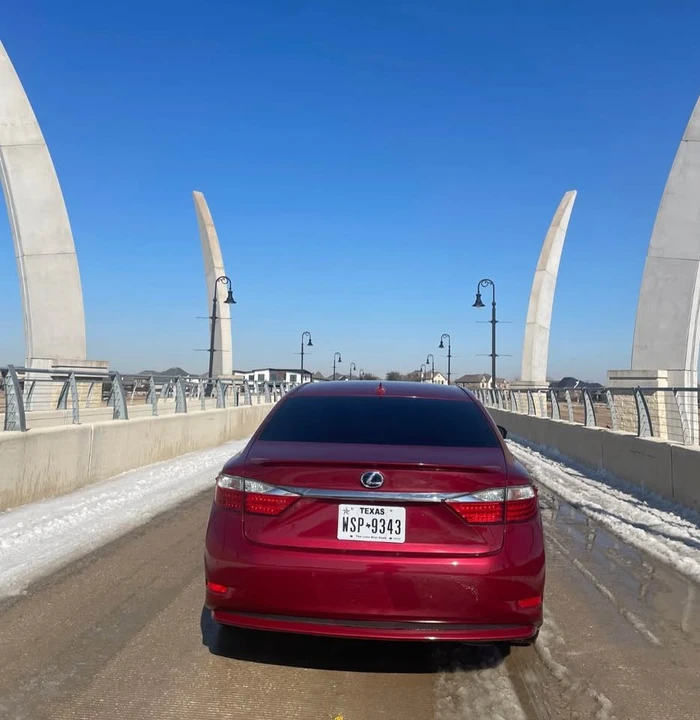 2013 Lexus ES 6th Gen - Image 8 of 10