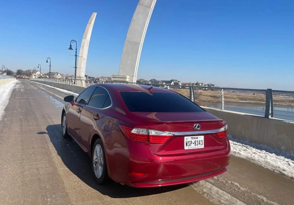 2013 Lexus ES 6th Gen - Image 9 of 10