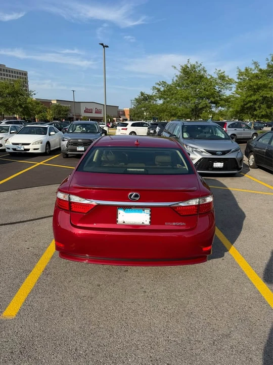 2013 Lexus ES 6th Gen - Image 3 of 20