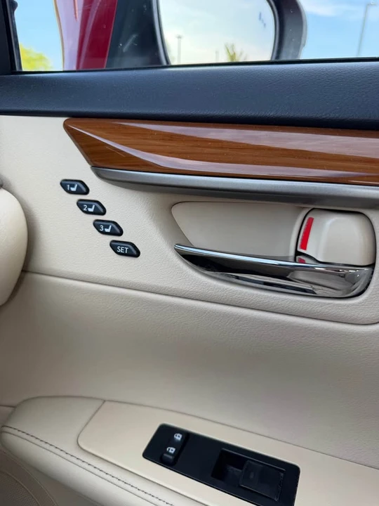 2013 Lexus ES 6th Gen - Image 17 of 20