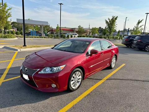 2013 Lexus ES 300h Ultra Luxury Sedan 4D