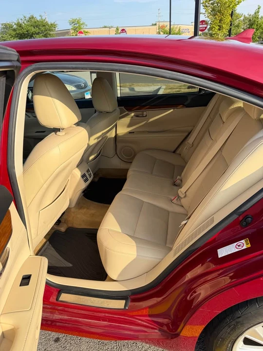 2013 Lexus ES 6th Gen - Image 15 of 20