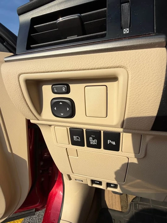 2013 Lexus ES 6th Gen - Image 10 of 20