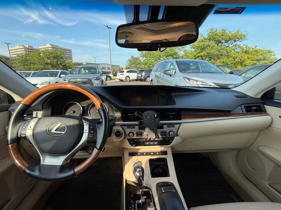 2013 Lexus ES 6th Gen - Image 7 of 20