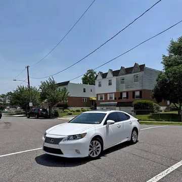2013 Lexus ES 300h Ultra Luxury Sedan 4D