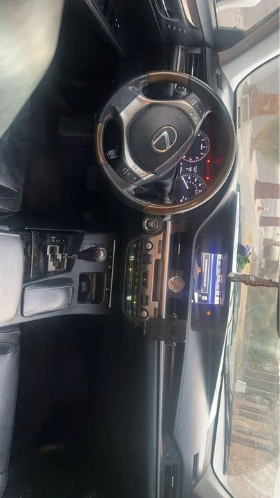 2013 Lexus ES 6th Gen - Image 6 of 8