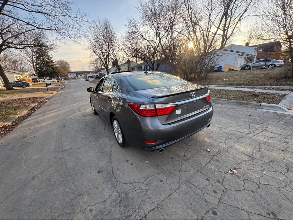 2013 Lexus ES 6th Gen - Image 7 of 20