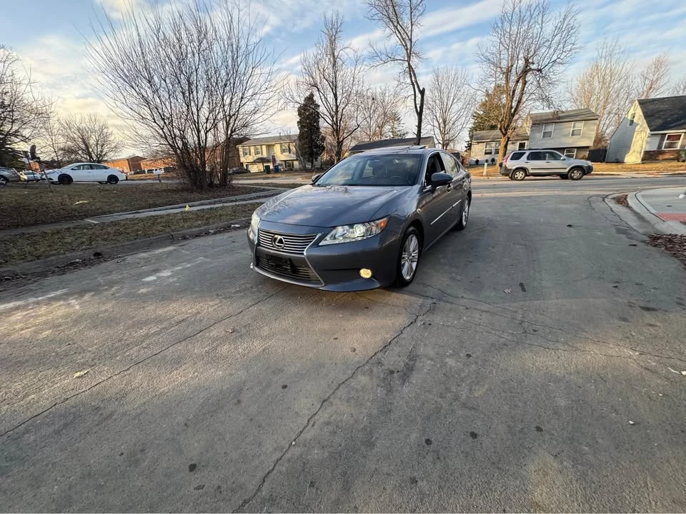 2013 Lexus ES 6th Gen - Image 2 of 20