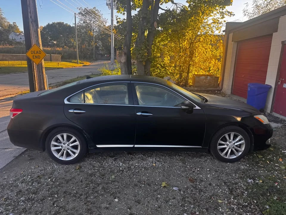 2013 Lexus ES 6th Gen - Image 3 of 5