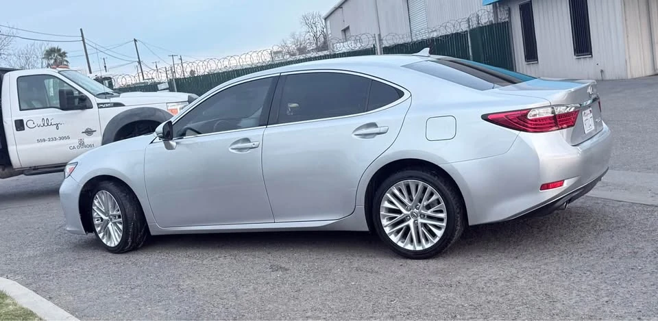 2013 Lexus ES 6th Gen - Image 4 of 4