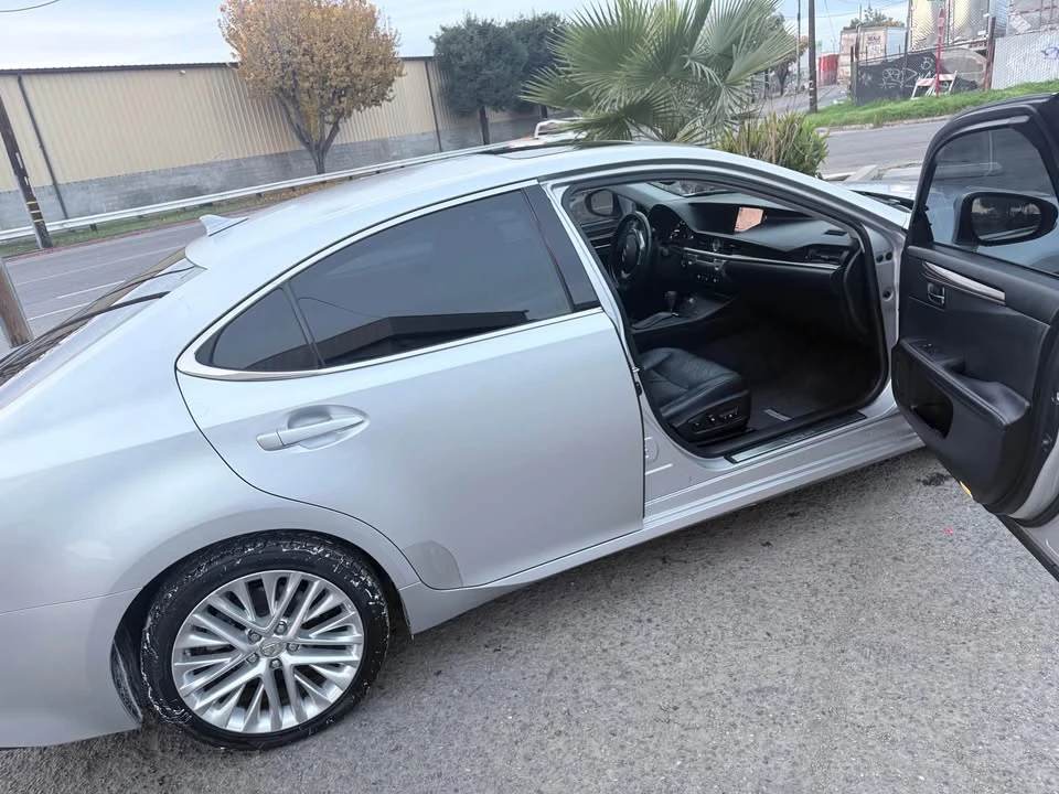 2013 Lexus ES 6th Gen - Image 3 of 4