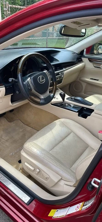2013 Lexus ES 6th Gen - Image 11 of 14