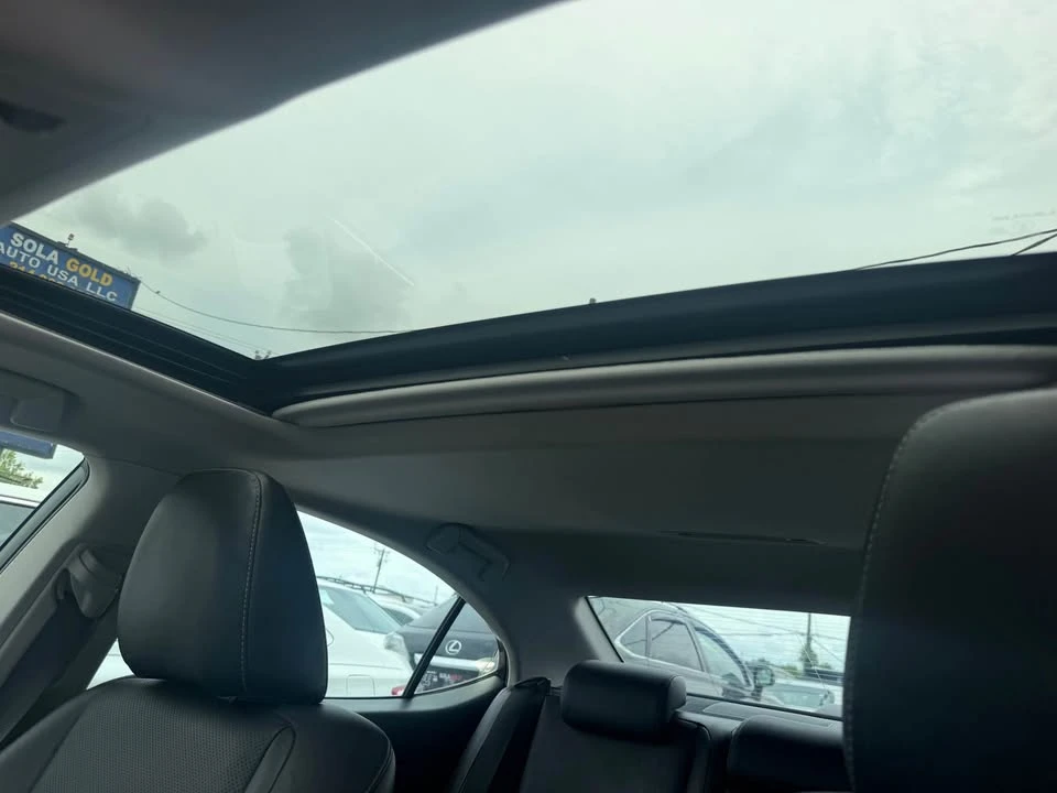 2013 Lexus ES 6th Gen - Image 6 of 10