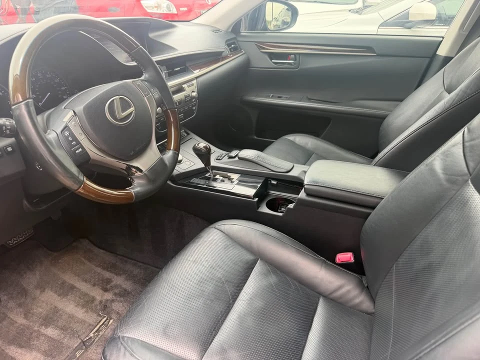 2013 Lexus ES 6th Gen - Image 8 of 10