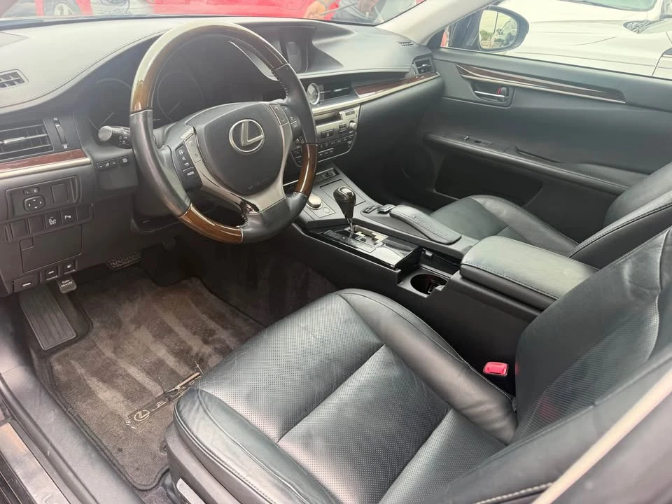 2013 Lexus ES 6th Gen - Image 10 of 10
