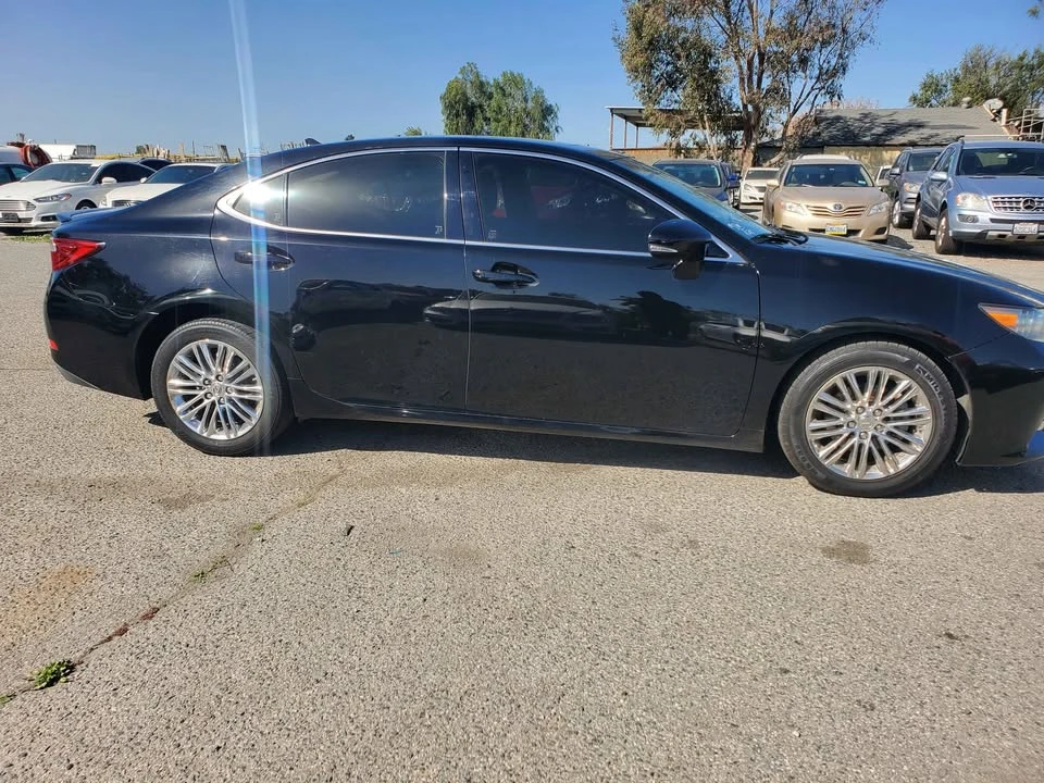 2013 Lexus ES 6th Gen - Image 11 of 12