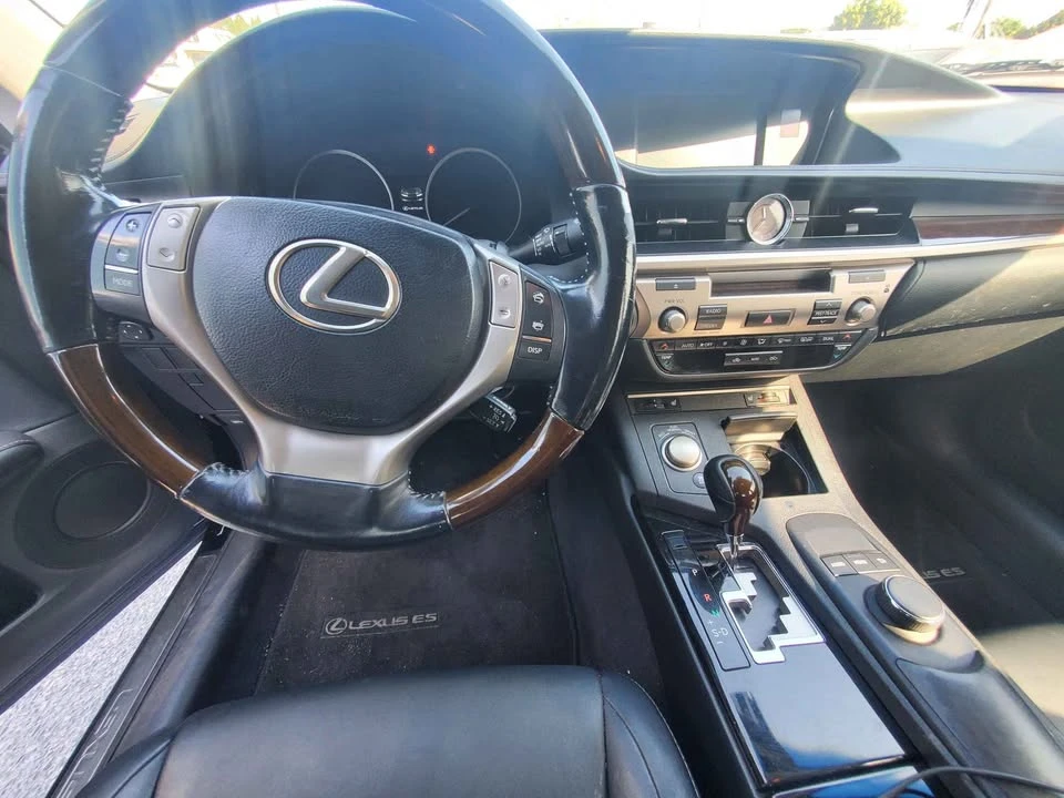 2013 Lexus ES 6th Gen - Image 4 of 12