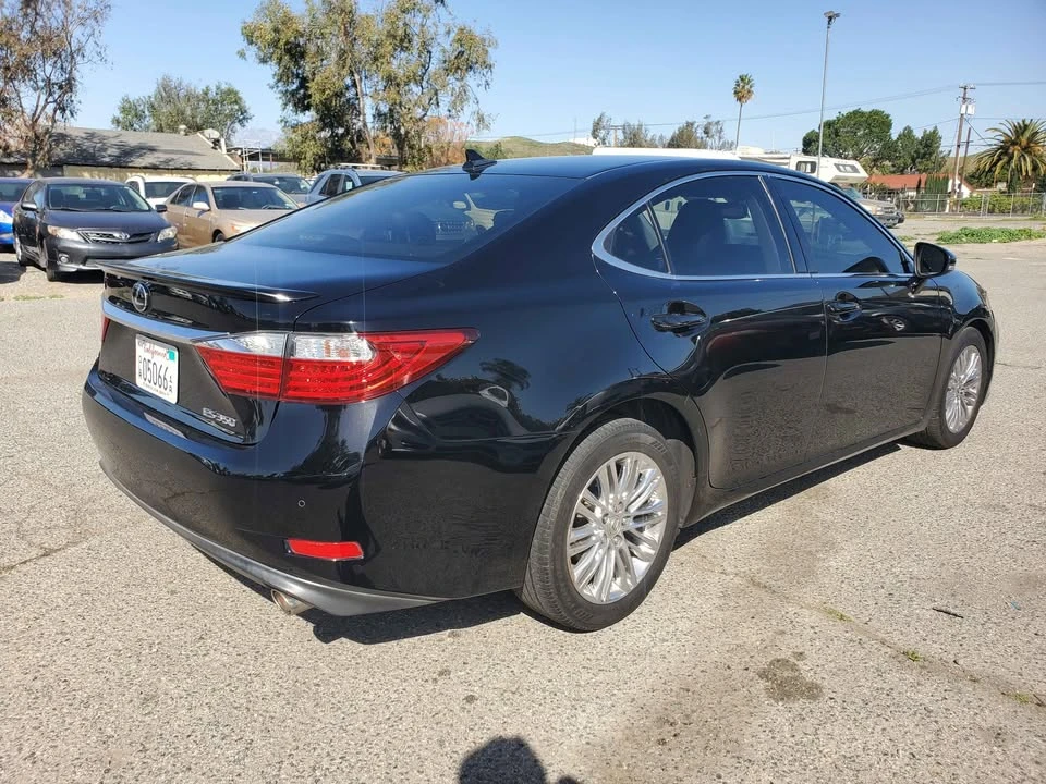 2013 Lexus ES 6th Gen - Image 2 of 12