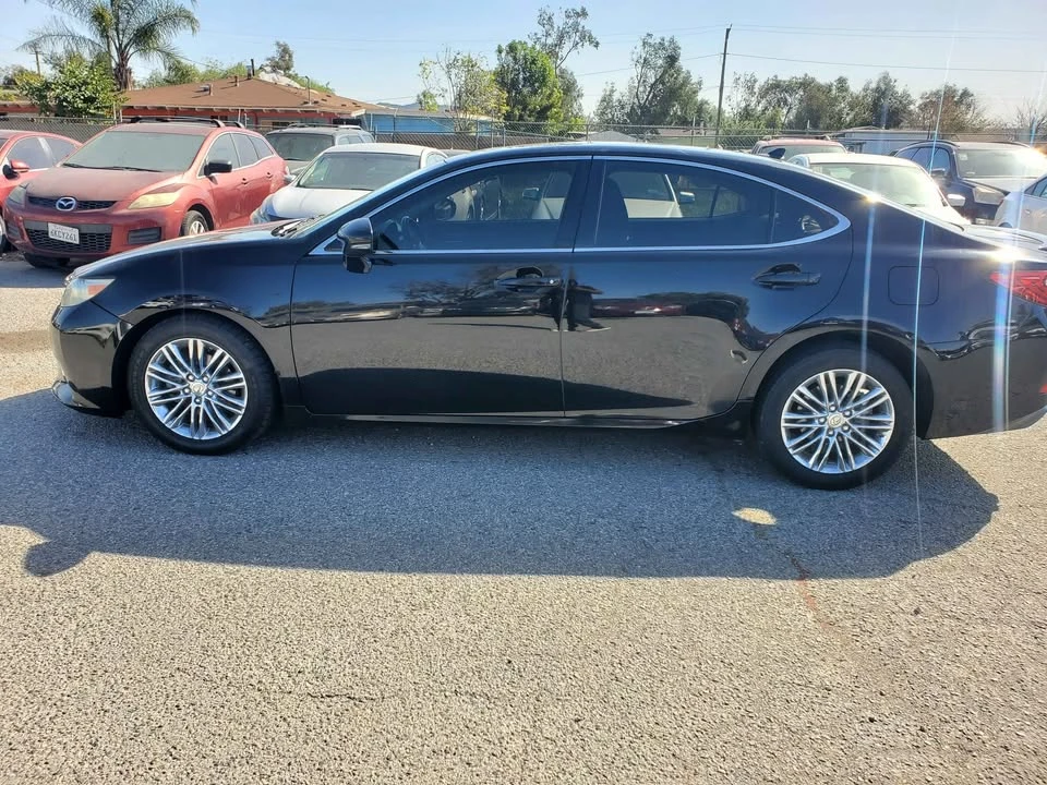 2013 Lexus ES 6th Gen - Image 10 of 12