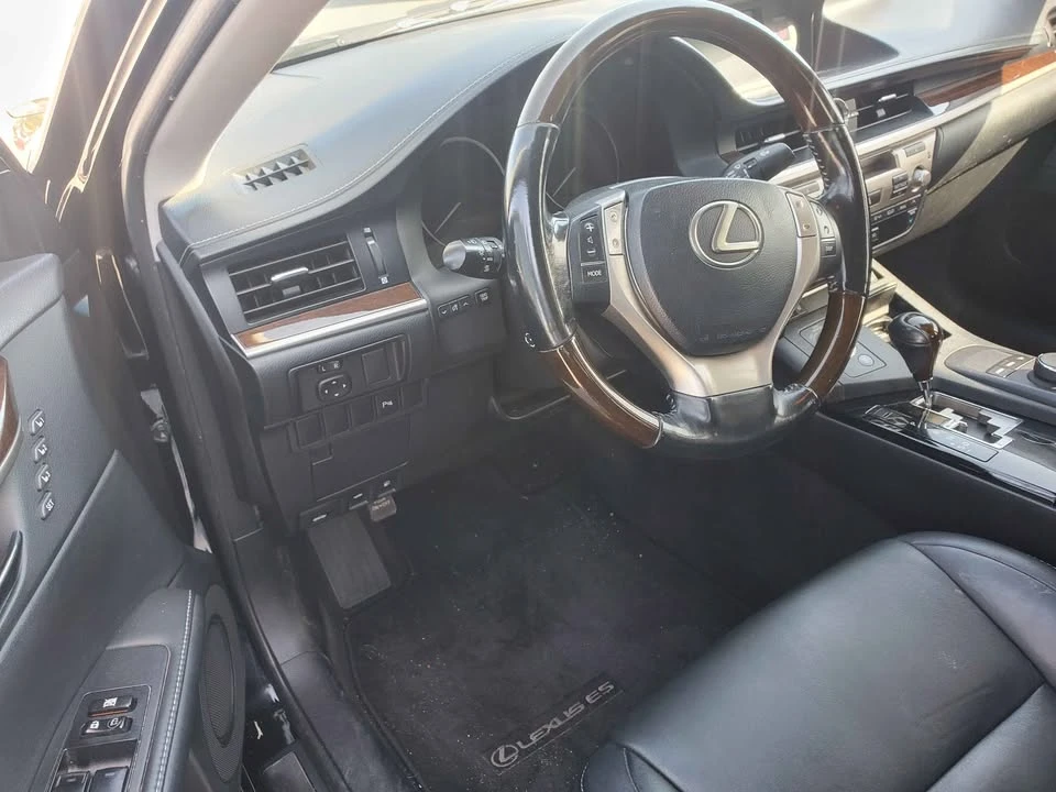 2013 Lexus ES 6th Gen - Image 9 of 12