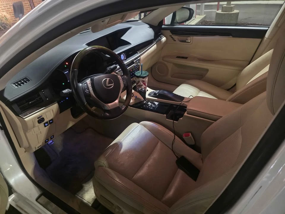 2013 Lexus ES 6th Gen - Image 6 of 11