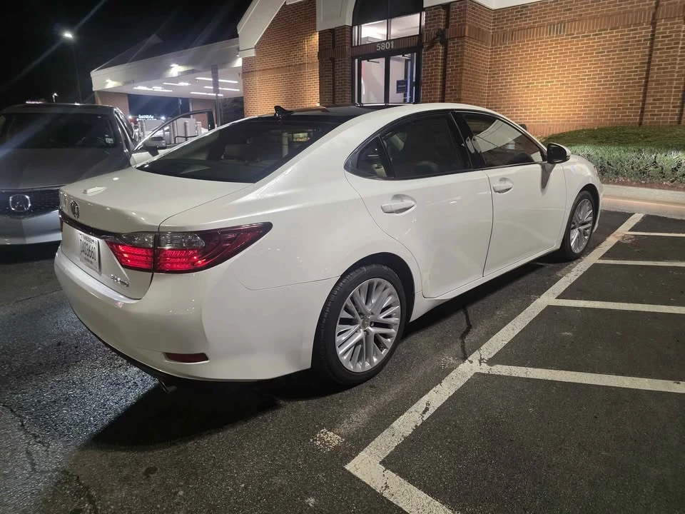 2013 Lexus ES 6th Gen - Image 4 of 11