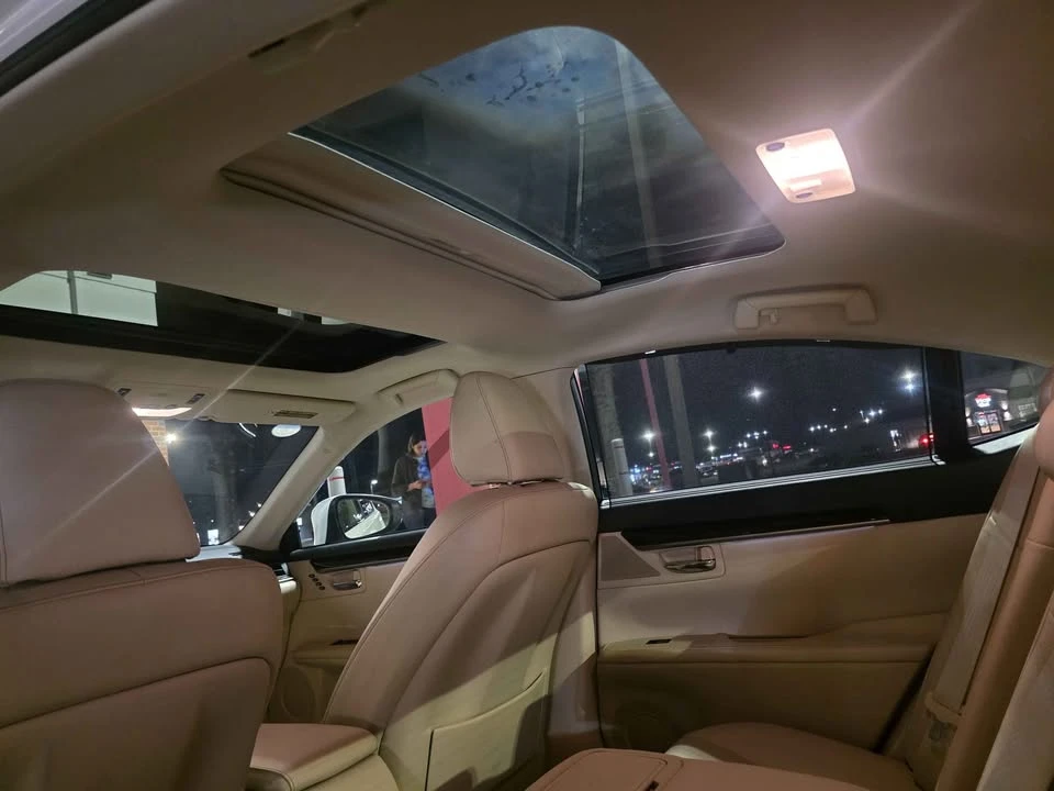 2013 Lexus ES 6th Gen - Image 7 of 11
