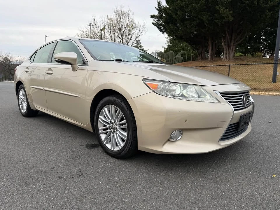 2013 Lexus ES 6th Gen - Image 7 of 20