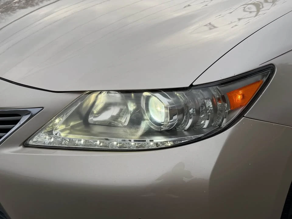 2013 Lexus ES 6th Gen - Image 12 of 20
