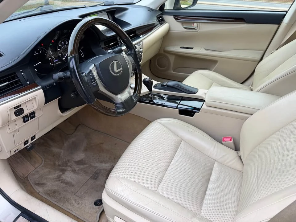 2013 Lexus ES 6th Gen - Image 15 of 20
