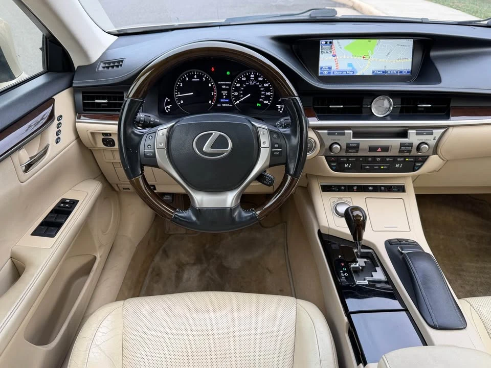 2013 Lexus ES 6th Gen - Image 19 of 20