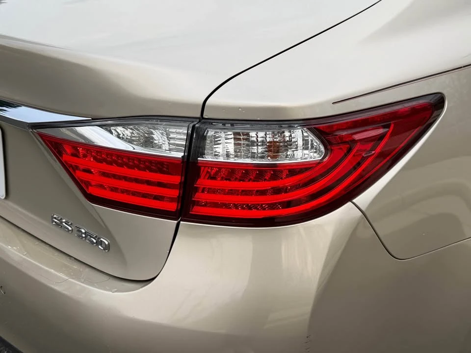 2013 Lexus ES 6th Gen - Image 13 of 20