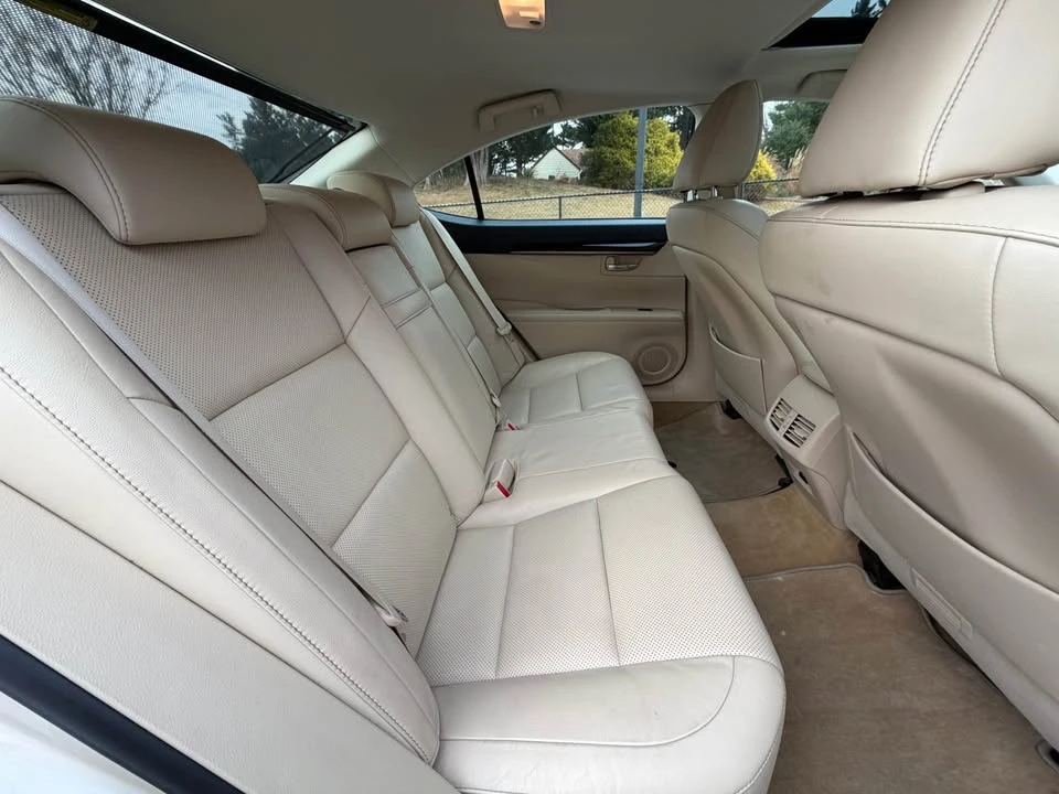 2013 Lexus ES 6th Gen - Image 17 of 20